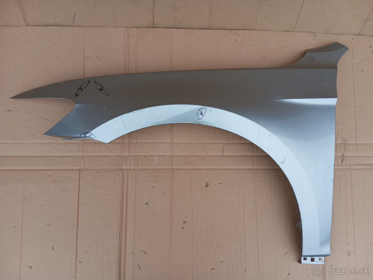 Predám blatník na volkswagen Passat B8 .