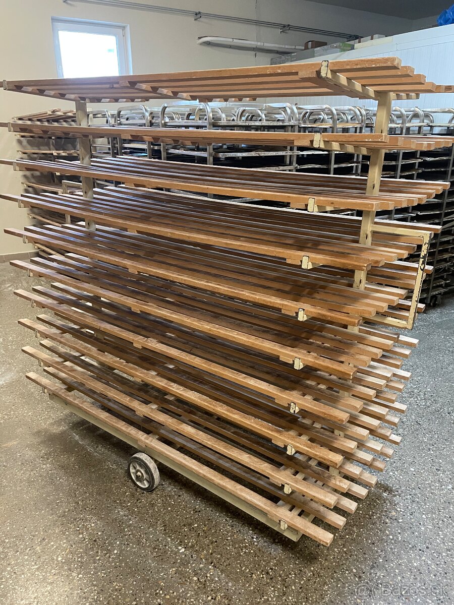 Pekárenské vozíky na chlieb