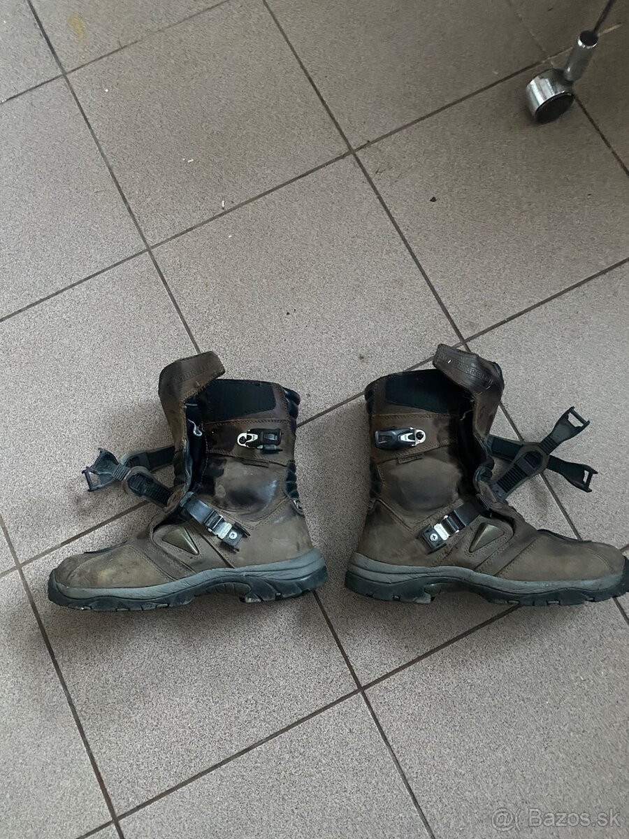 Obuv na motorku