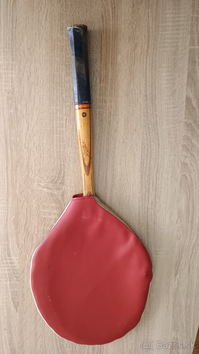 Tenisová raketa