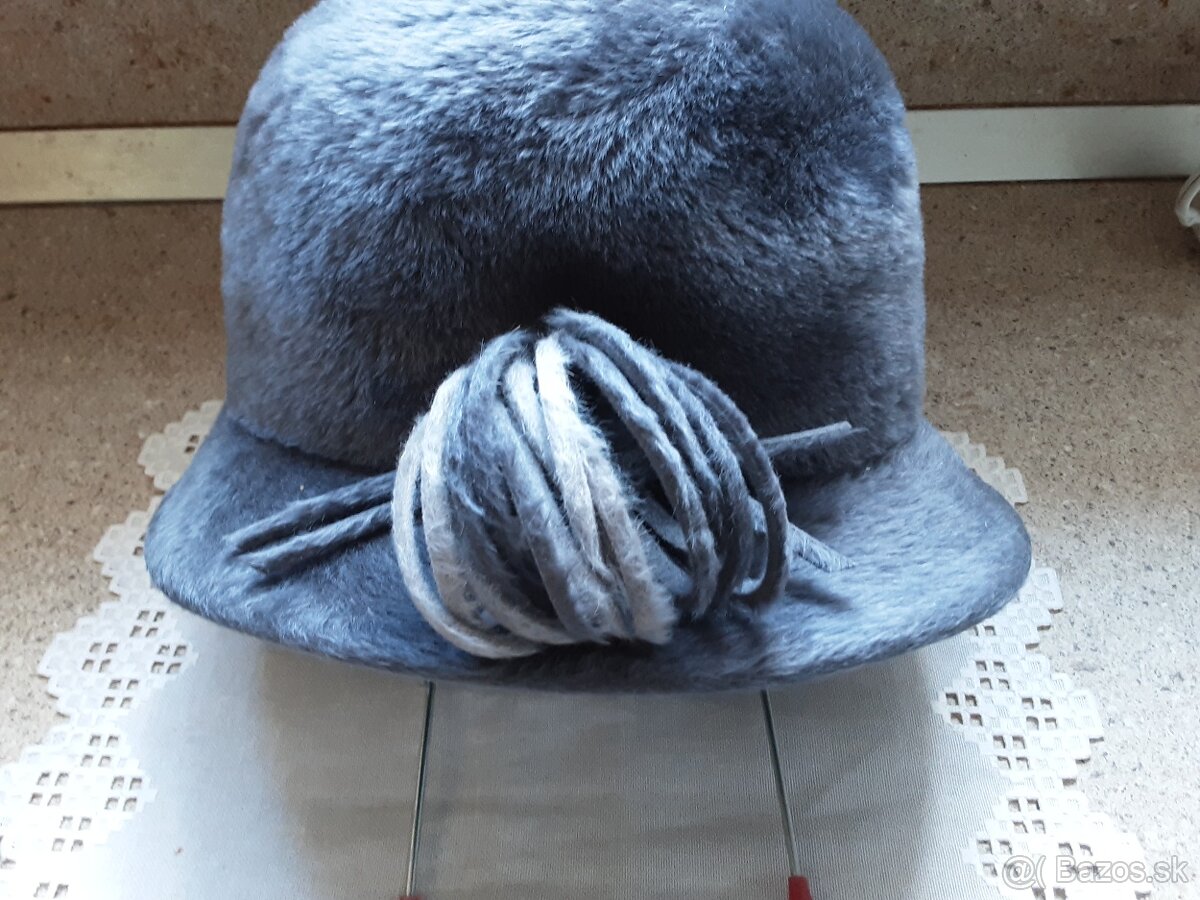 Klobúčik na bezné nosenie
