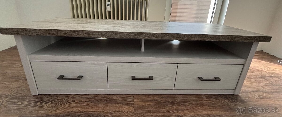 Tv stolík