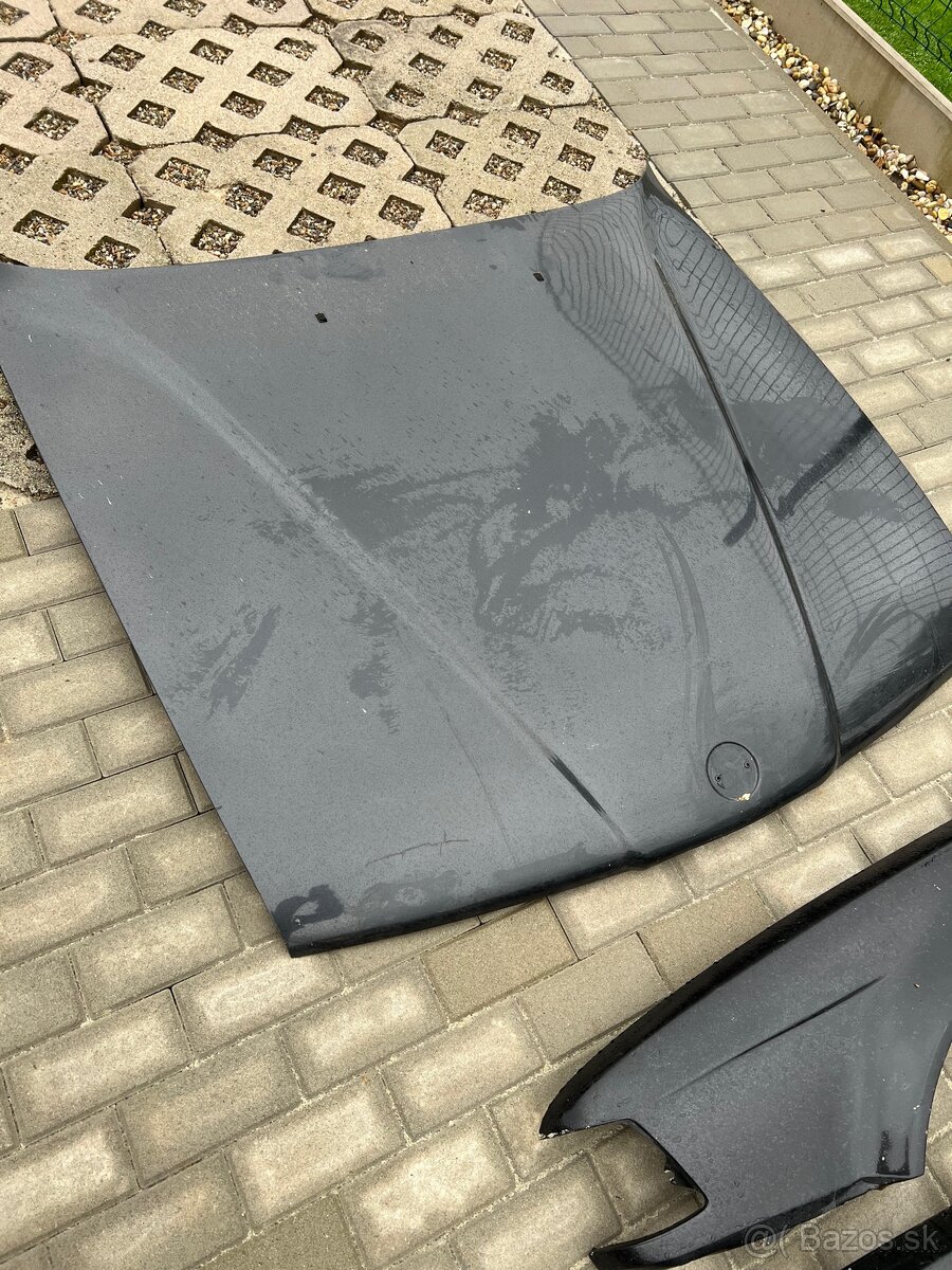 Kapota bmw e32