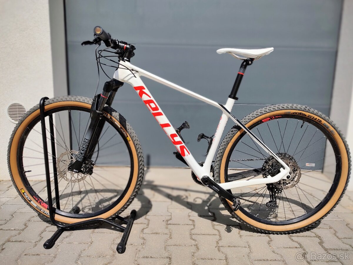 Karbónový horský bicykel Kellys Hacker 30