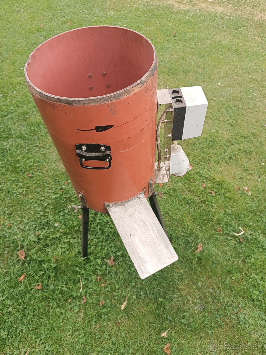 Mlynček na ovocie na výrobu kvasu