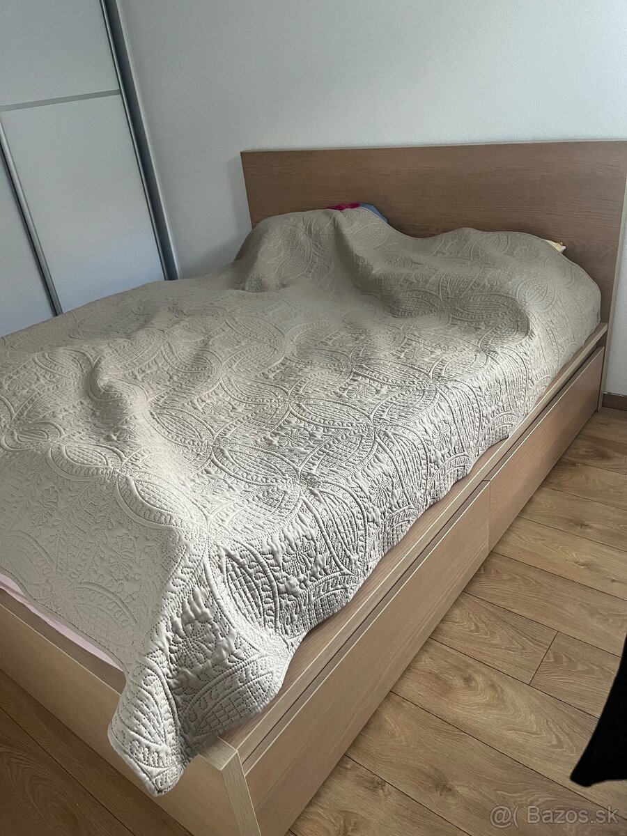 Manzelska postel s rostom a BEZ madracov