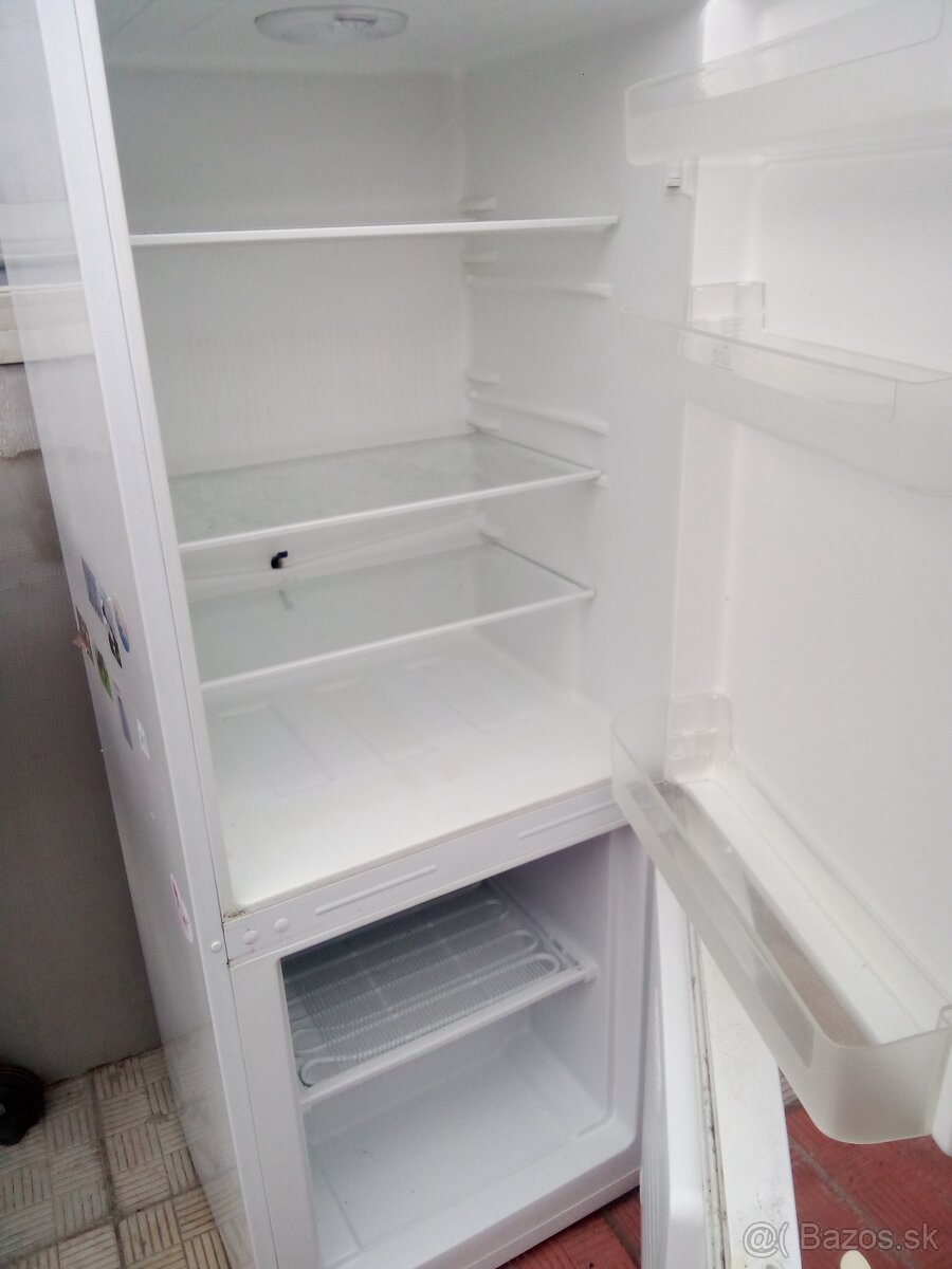Chladnička s mrazákom ELEKTROLUX