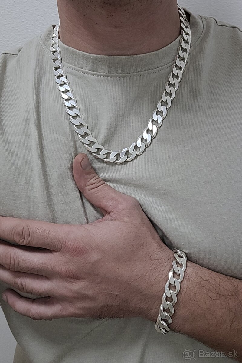 Strieborna retiazka a naramok