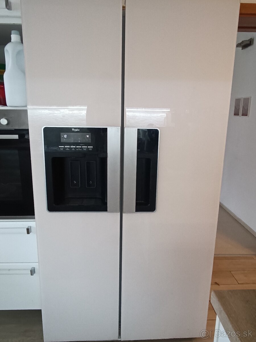 Biela americka chladnicka s mraznickou Samsung