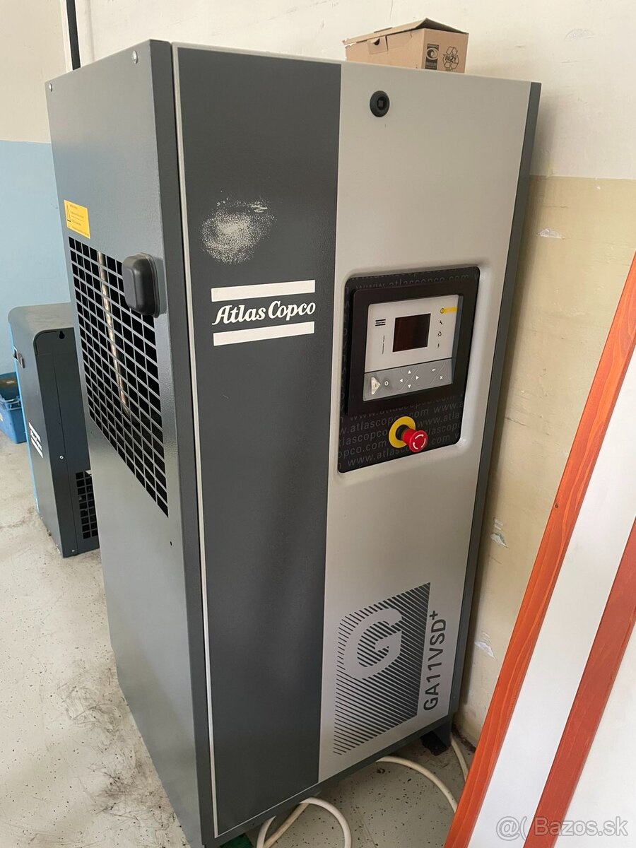 Skrutkový kompresor s výbavou a pieskovačkou