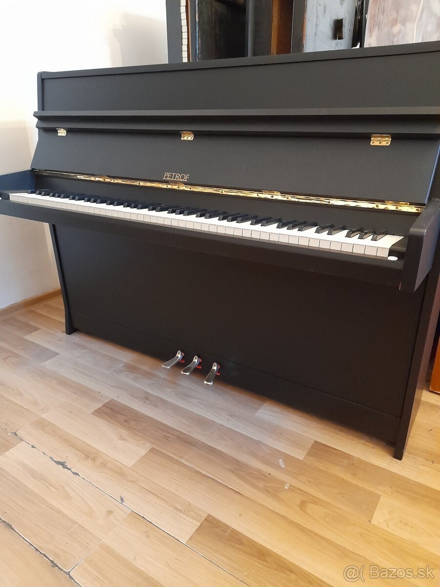 Ponúkam pianíno Petrof