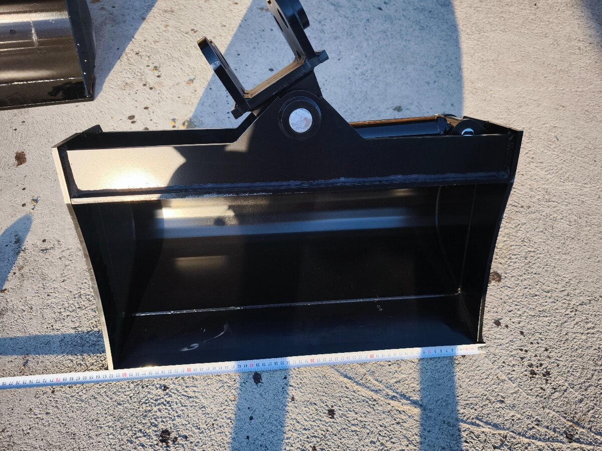 Hydraulická svahova lyžica pre minibager