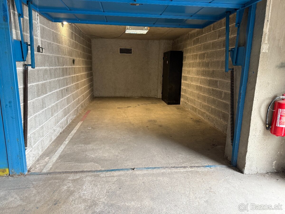 Prenajmem garaz v garazovom dome Starohorska