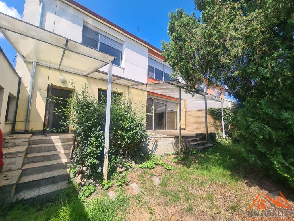 Na predaj dvojgeneračný rodinný dom Nové Zámky