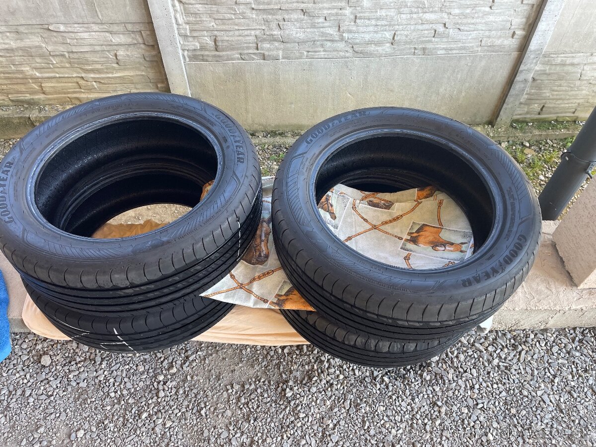 Goodyear EfficientGrip Performance 2 215/55 R18 99V