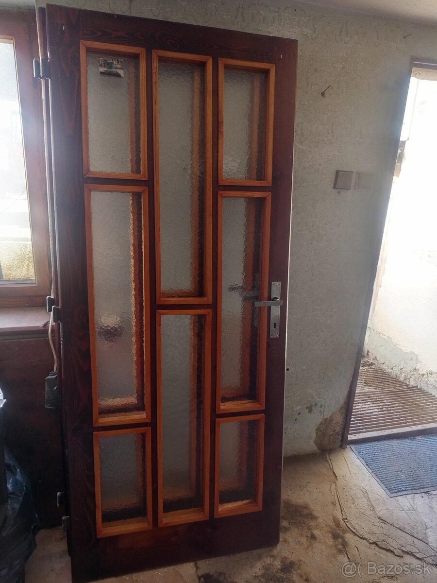 Dvere z masívu