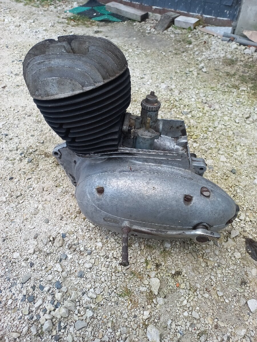 Motor jawa 250 559