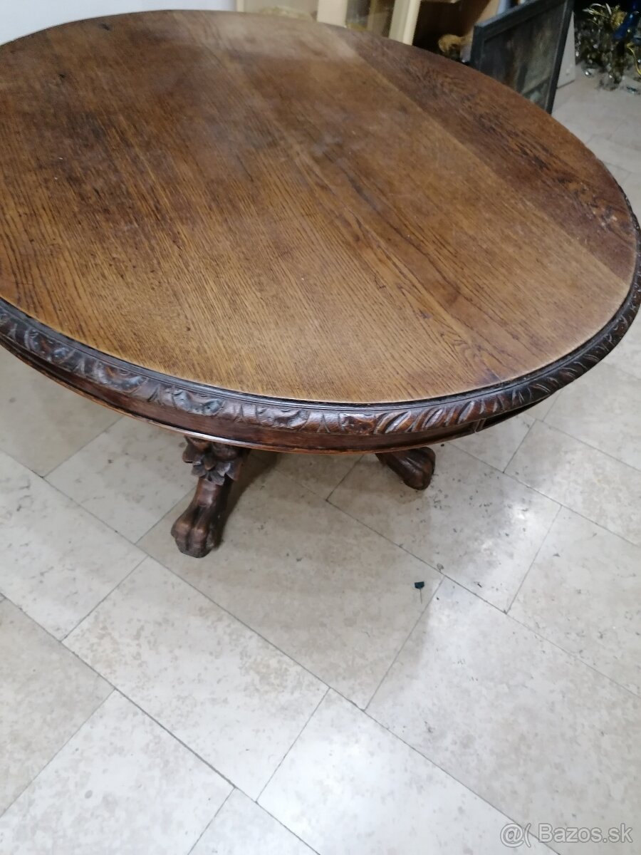 Starožitný drevený stolik
