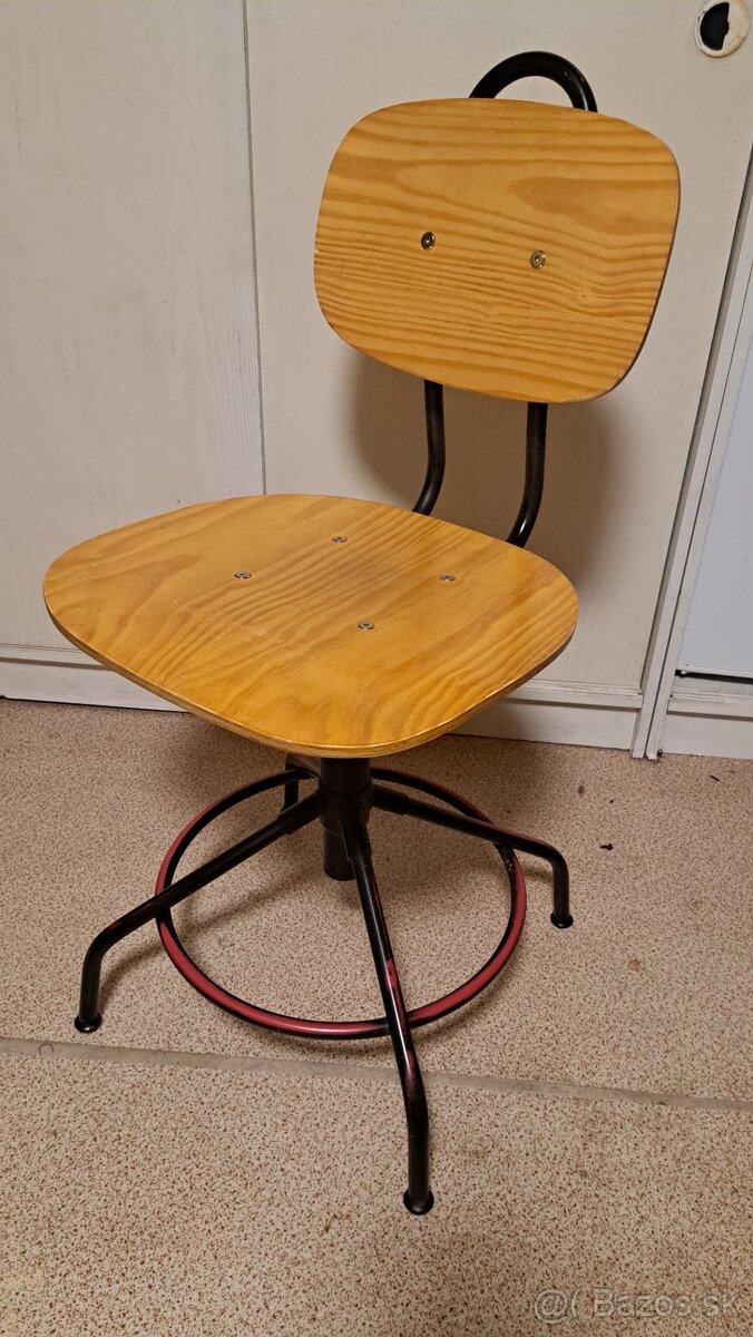 Otočná stolička IKEA