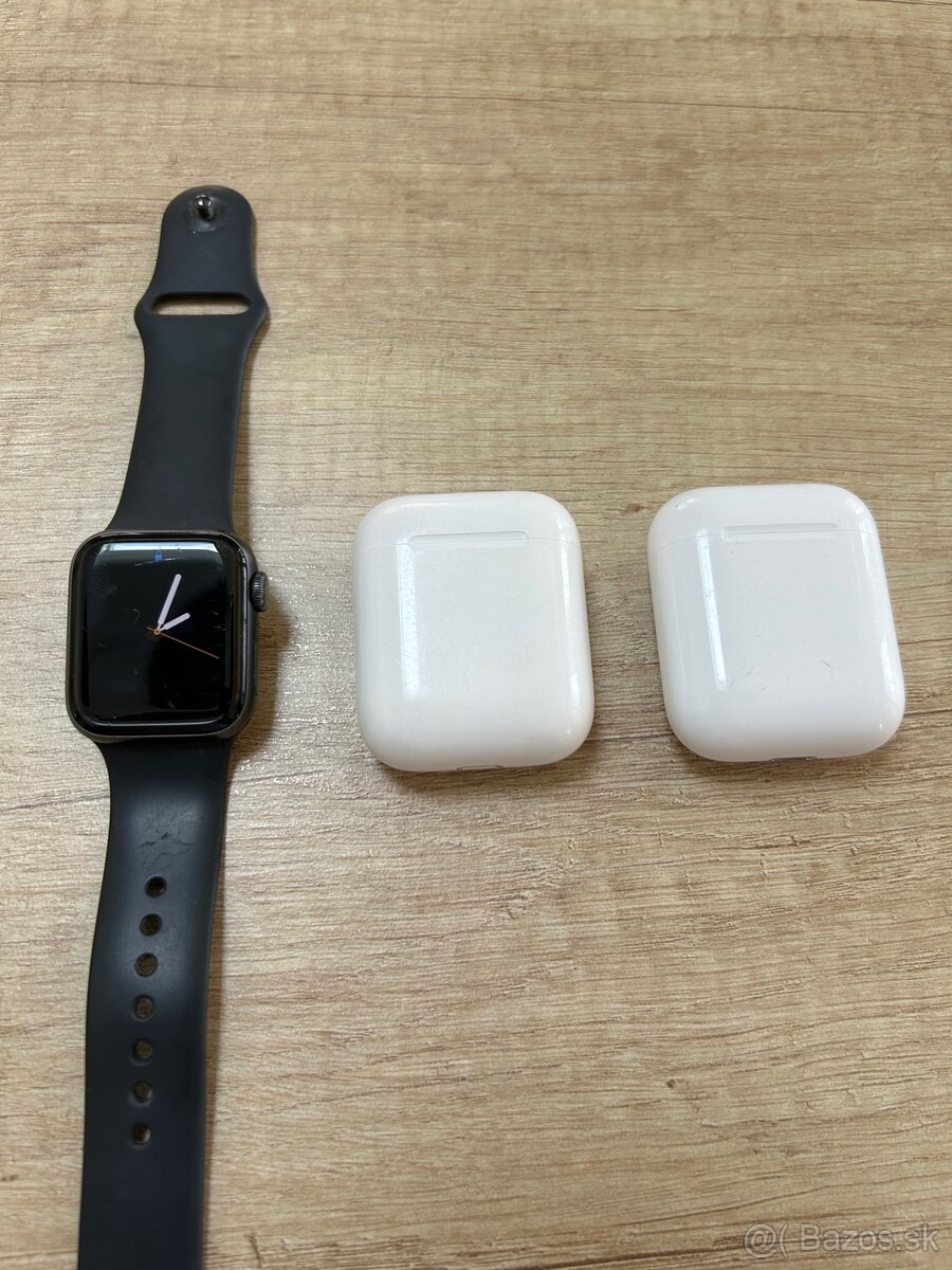 Nefunkčné Apple Watch 5 40mm a 2x nefunkčné Airpods