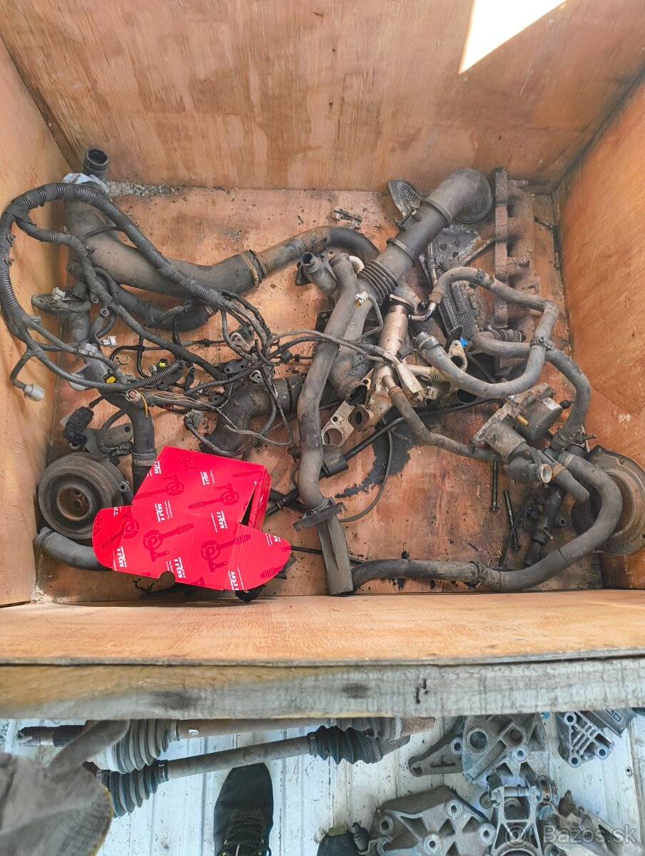 Predám motorové náhradné diely 2.2 88kw