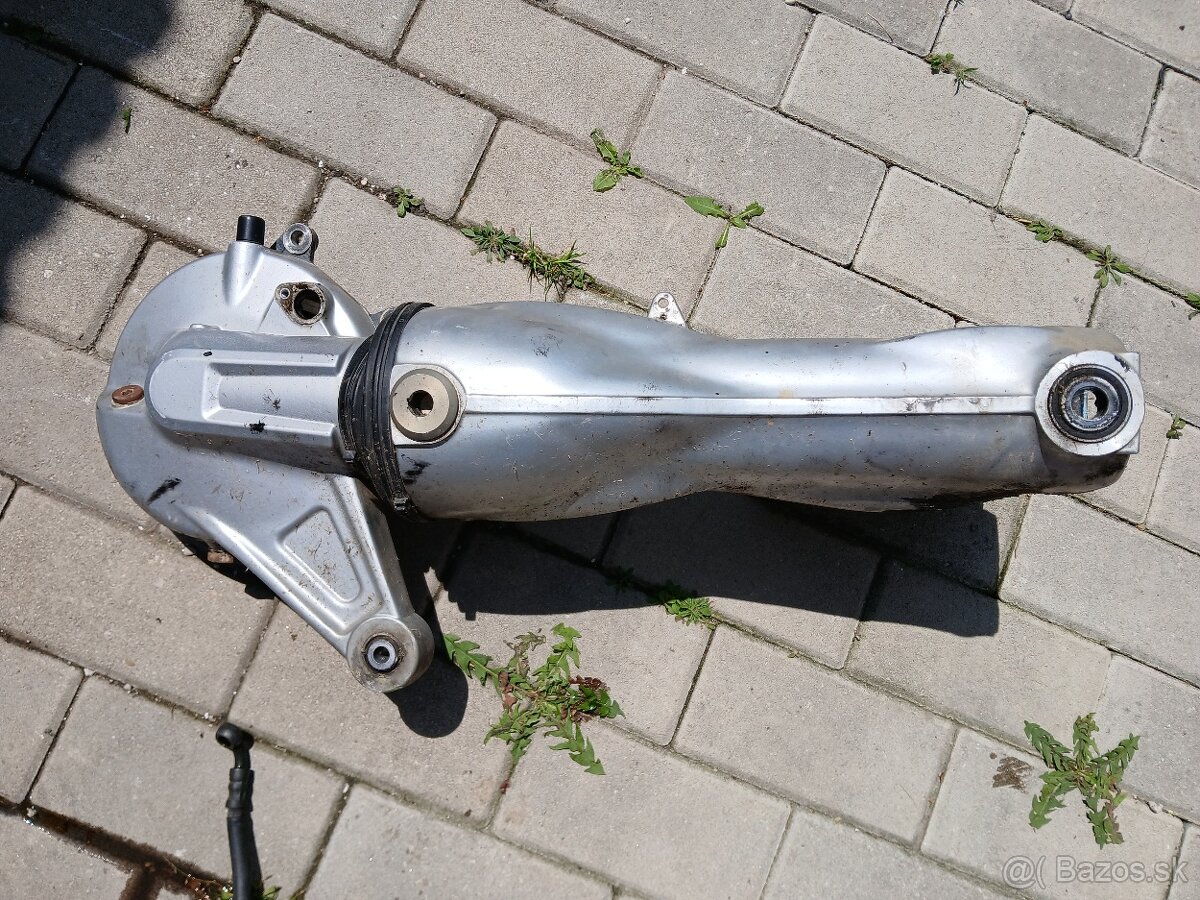 Predám zadnú kyvnú vydlicu BMW R 1150 RT