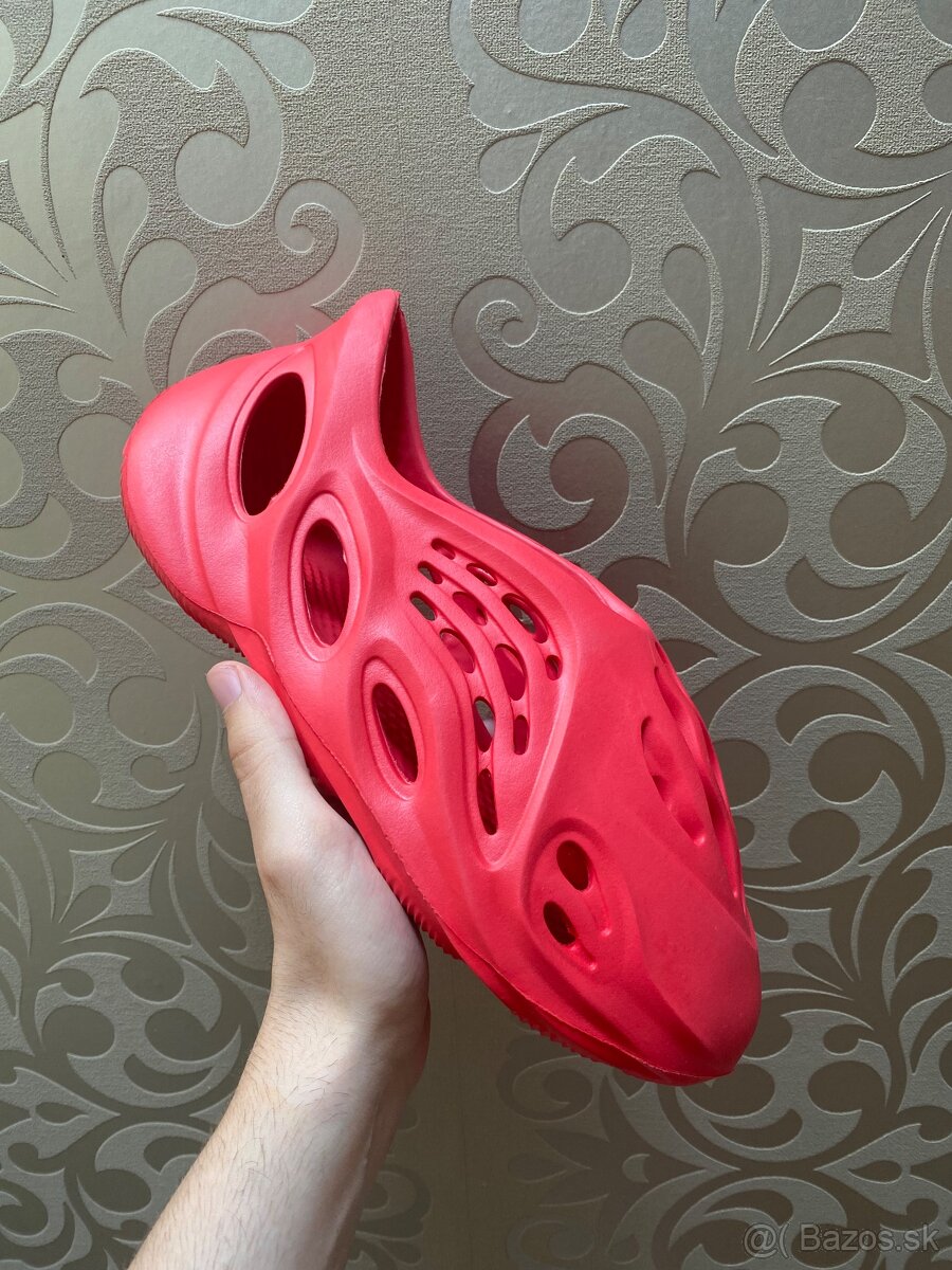 Yeezy foam runner red