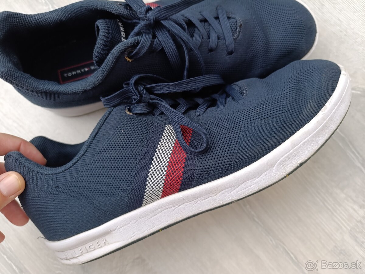 Dámske tenisky TOMMY HILFIGER -veľ. 42
