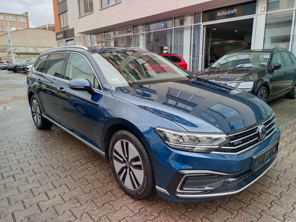 VW Passat B8 Variant GTE 1.4TSI 150kW DSG - záruka Autodraft
