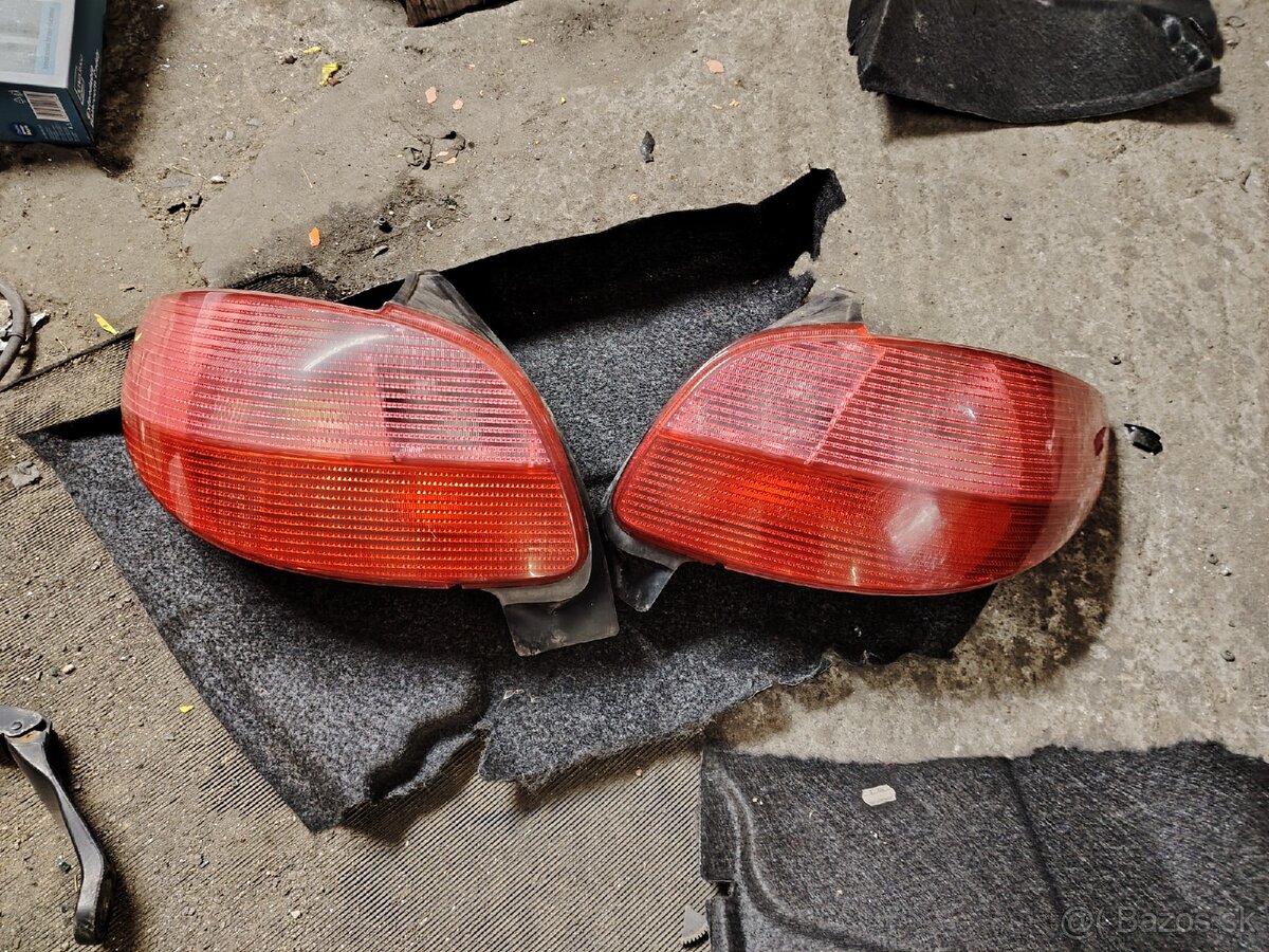 Peugeot 206 zadné svetlá