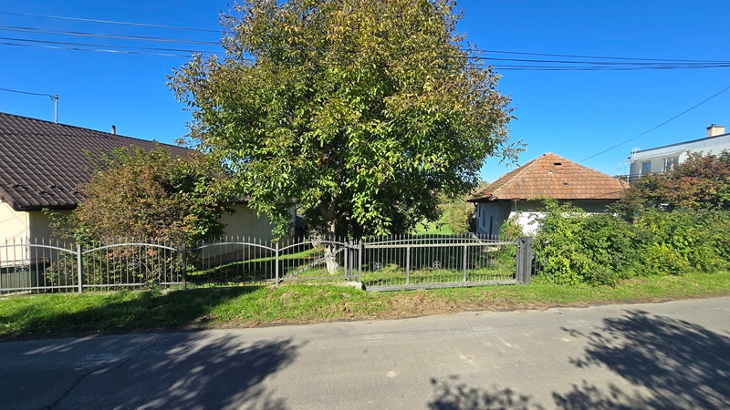 Pekný - veľký pozemok so starším domom - Podhájska 2608 m2