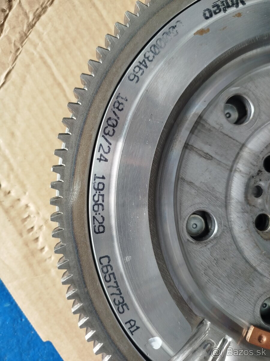 Dvojhmotný zotrvačník + prítlačný tanier zn. Valeo