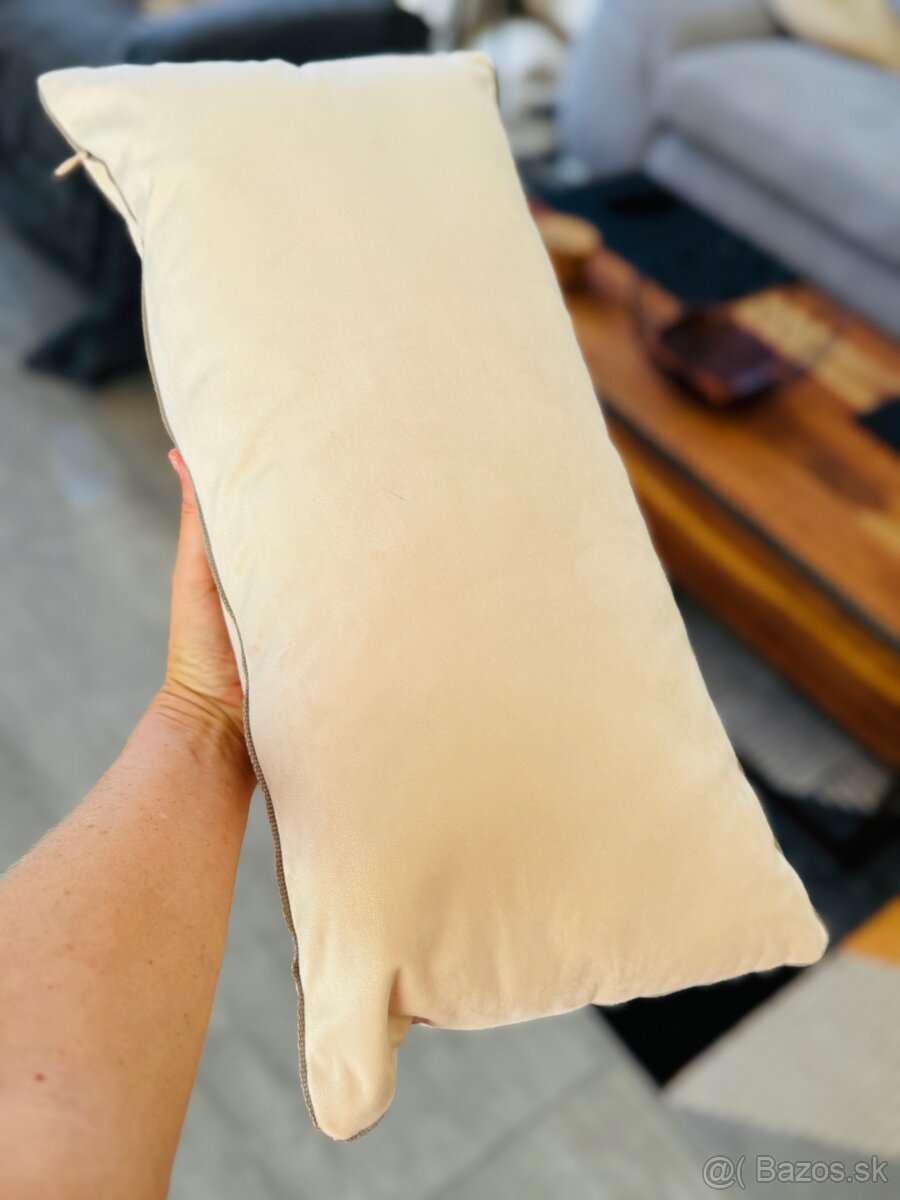 Novy jemny plys elegantny vankusik