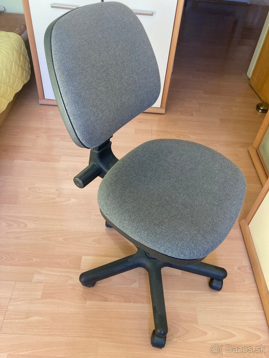 Predám kancelársku polohovateľnú stoličku
