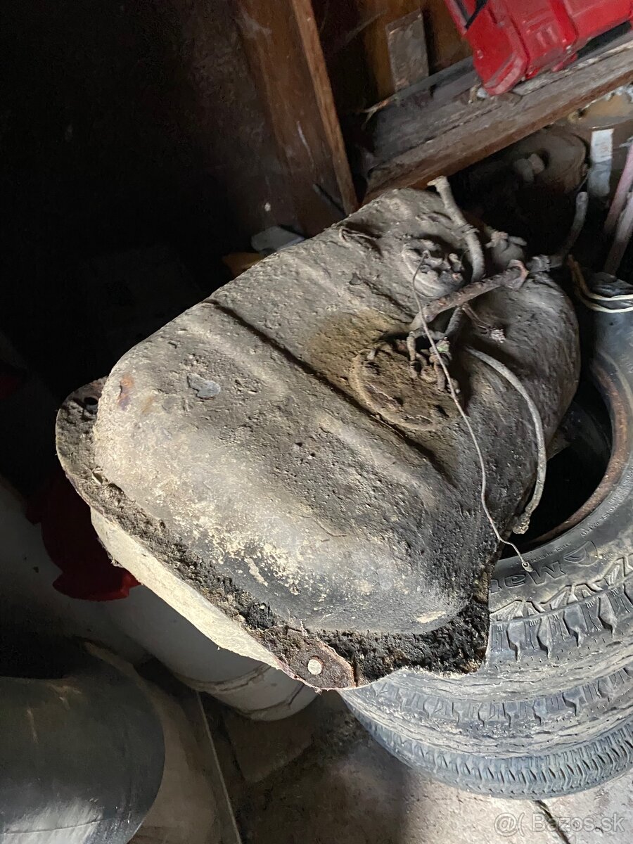 Suzuki Samurai NÁDRŽ