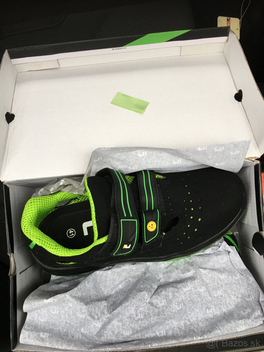 Pracovná obuv , bezpečnostná