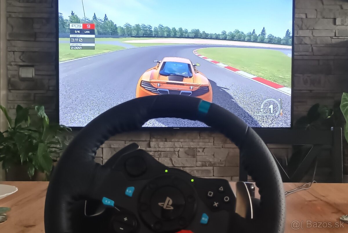 PS4 plus volant Logitech g29