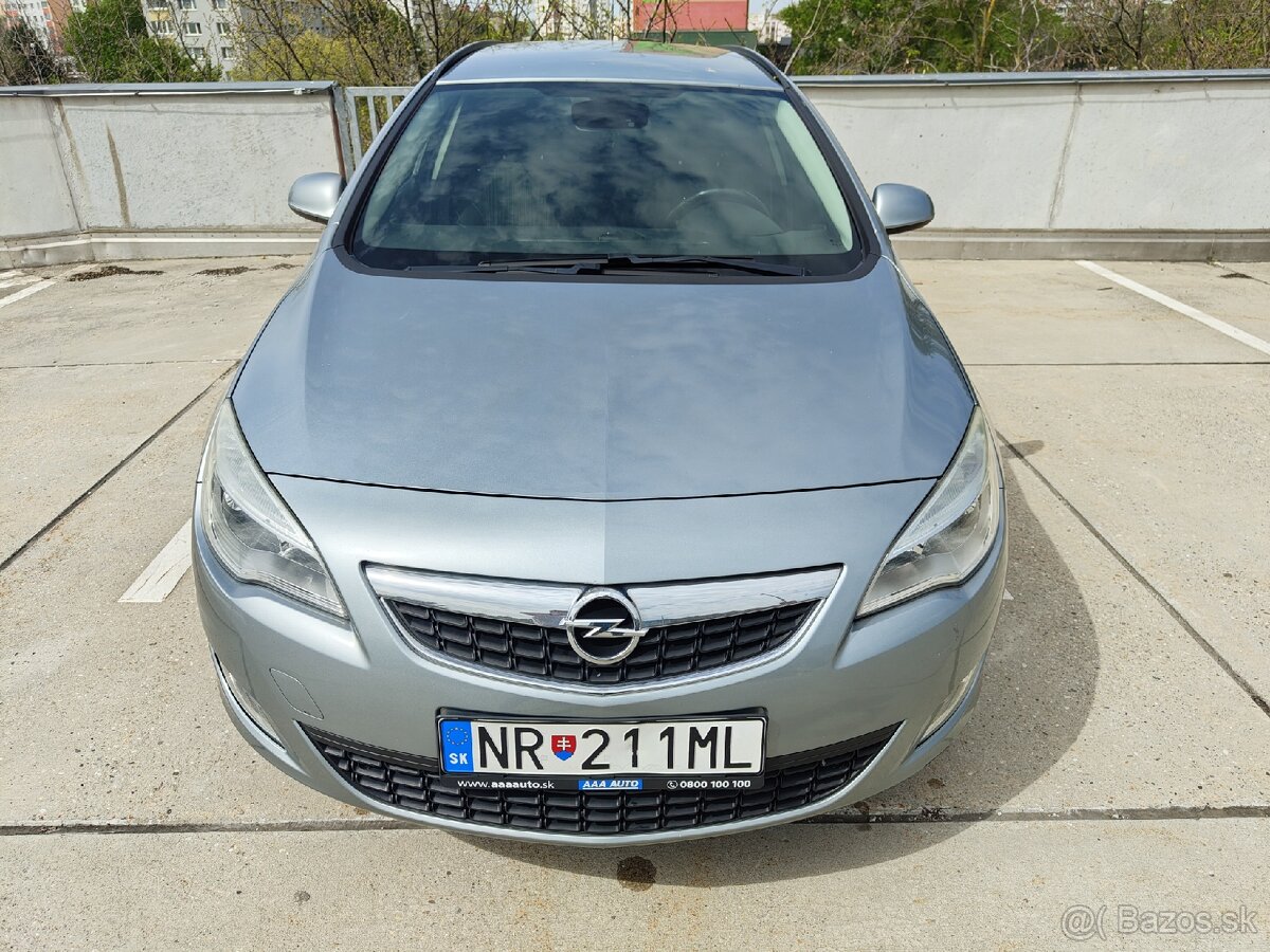 Opel Astra 2012 roku