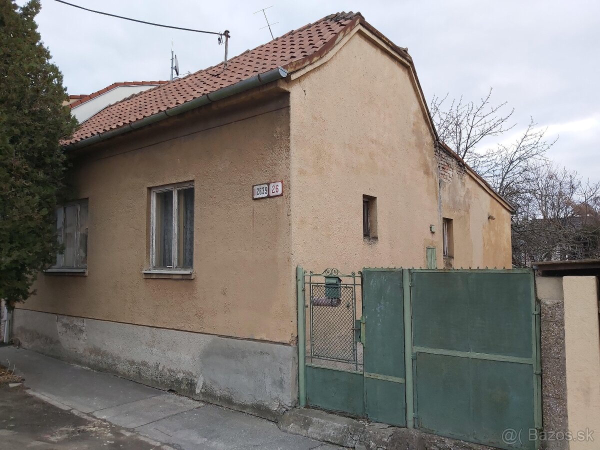 Pozemok so starším RD v Prievoze