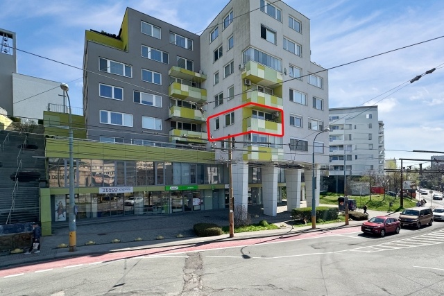 Prenájom tichá veľká garsónka s parkovaním pod lesom