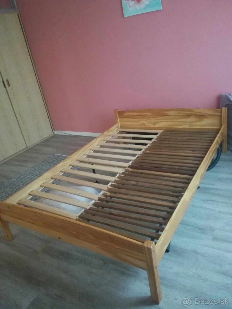manželská postel borovica