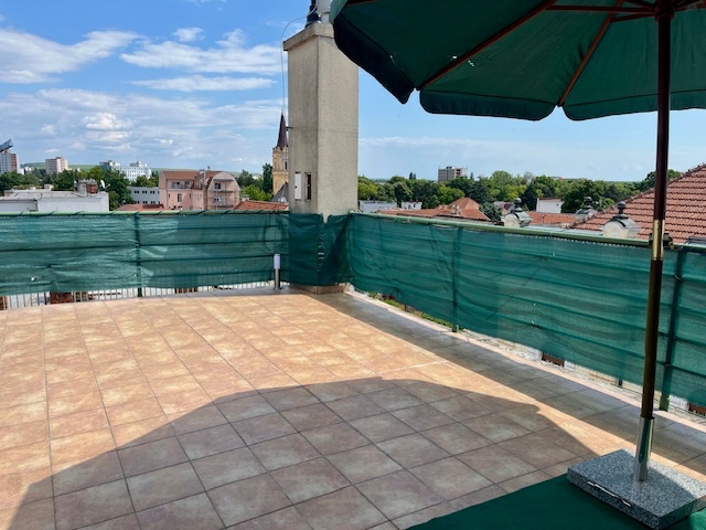2-izb.byt s terasou 30 m2, pešia zóna, vrchné poschodie