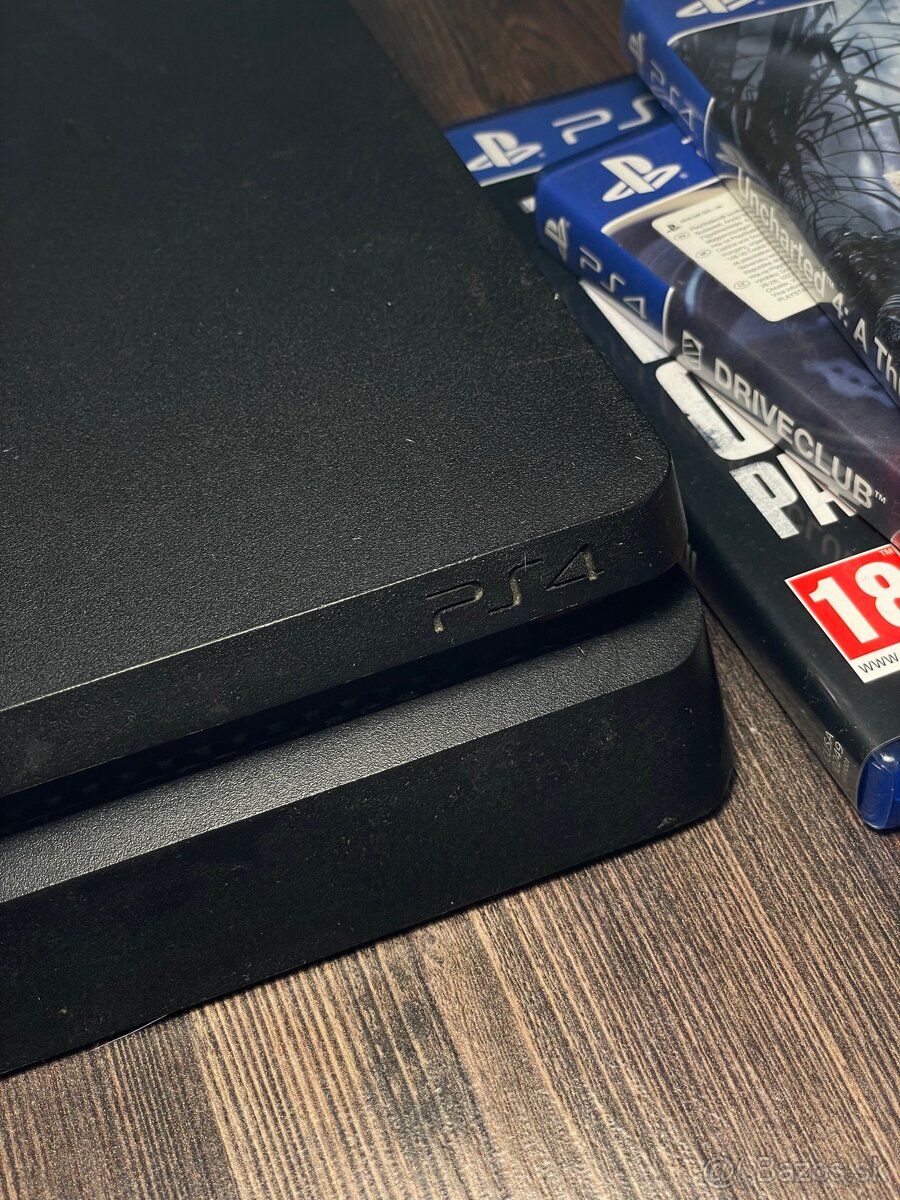 Playstation 4 Slim