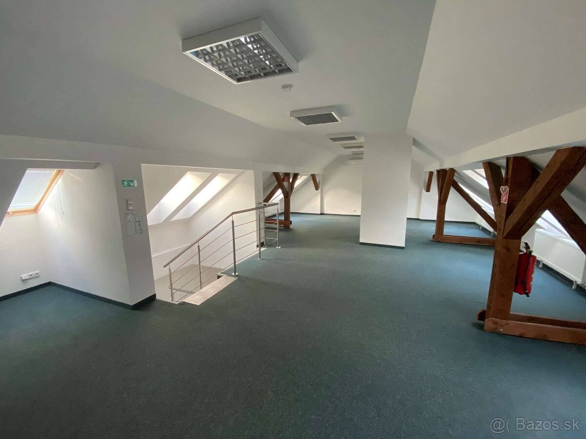 RealityKolesár prenajíma kancelárie 235 m2 Vrátna, centrum K