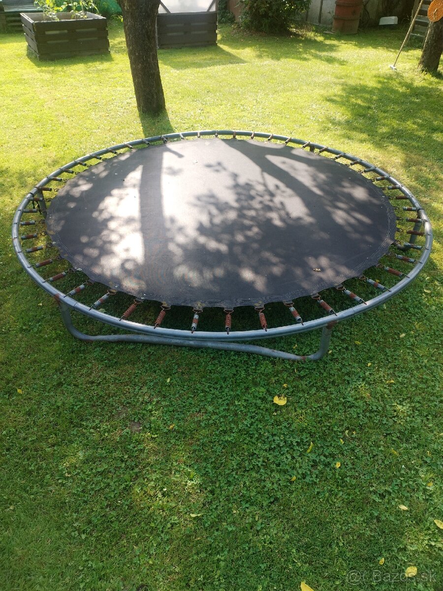 Trampolína