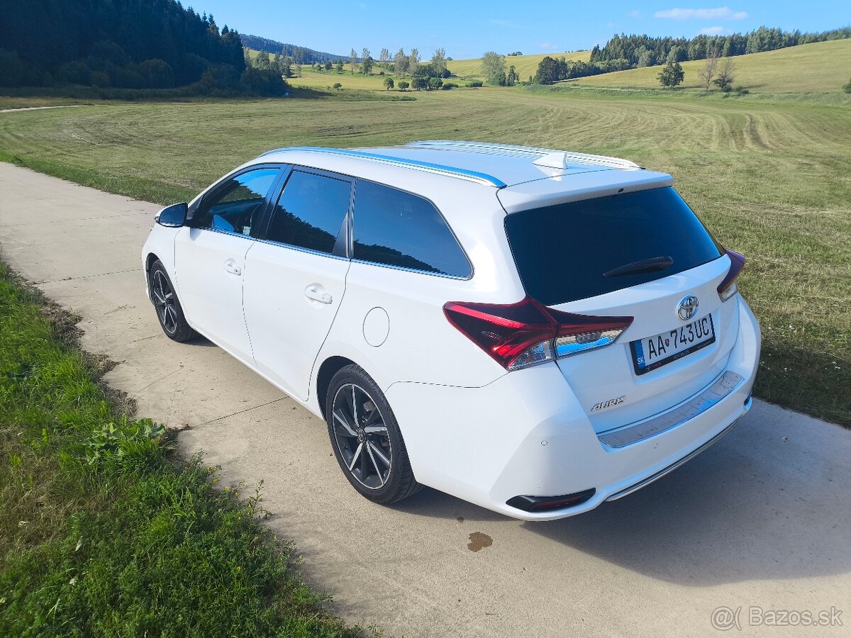 Toyota Auris Touring 1.6 l Valvematic