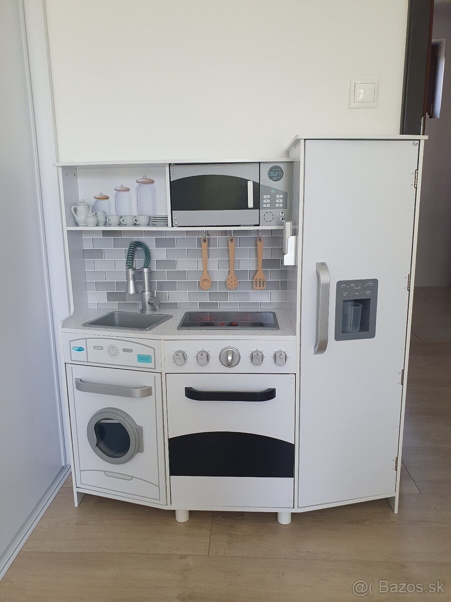 Detská drevená kuchynka s príslušenstvom