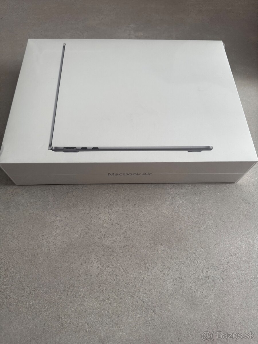 MacBook Air 13.6-inch 256GB