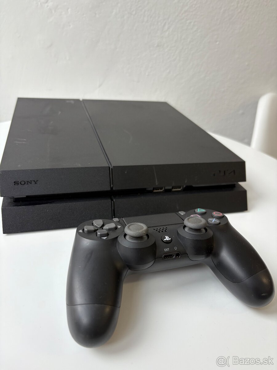 Predám Playstation 4 fat 1 TB