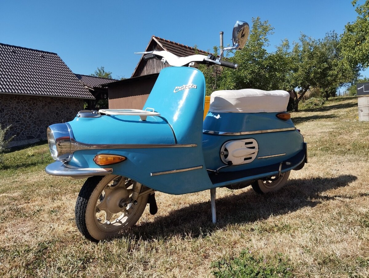 Predám skúter ČEZETA DeLuxe s dokladmi.
